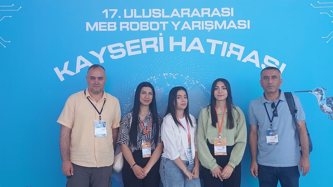 Öğrencilerimiz “17. Uluslararası MEB Robot Yarışmasına” Katıldı